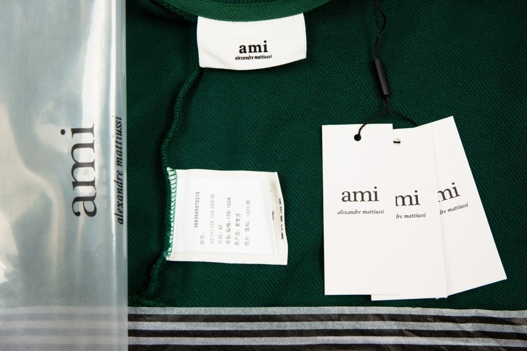 Ami Pairs  Macaron round neck big love sweatshirt dark green 720